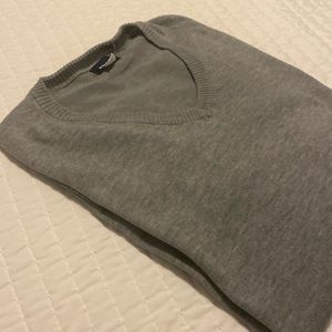 WARM AND COZY NWT men’s GRAY SWEATER, GREAT PRICE 💥💥💥🥶🥶